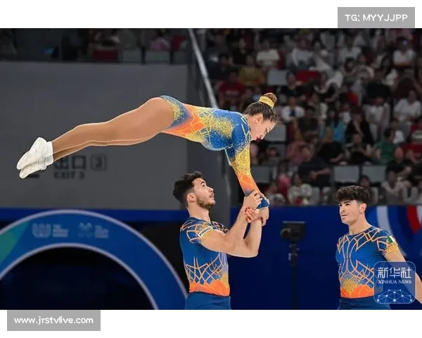 球员孩子闯入赛场:世运会颁奖仪式的温馨一幕 球员孩子闯入赛场:世运会颁奖仪式的温馨一幕